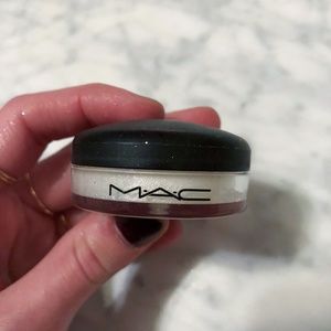 NEW MAC Eyegloss in Pearl Varnish